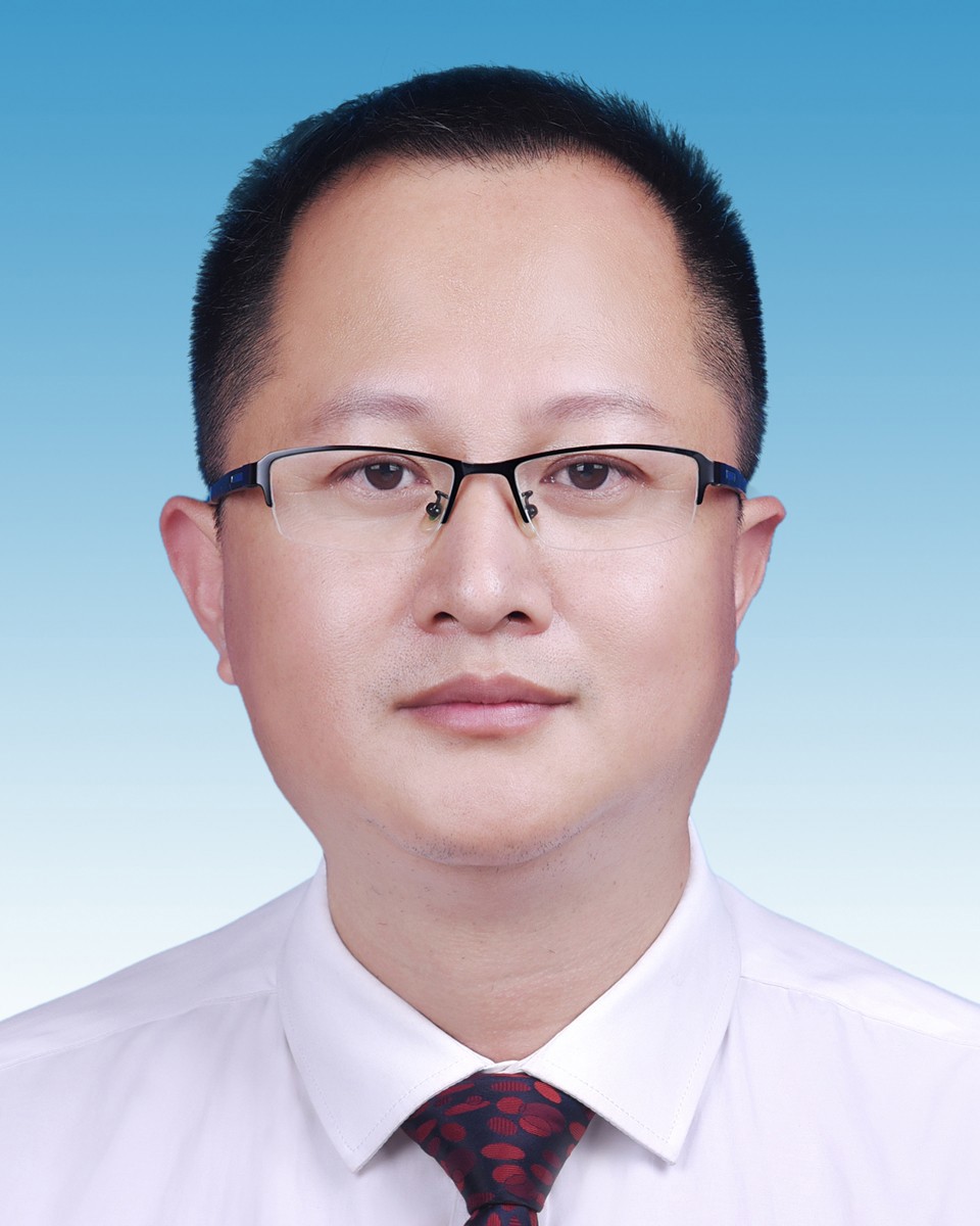 党总支专职副书记  朱福彬