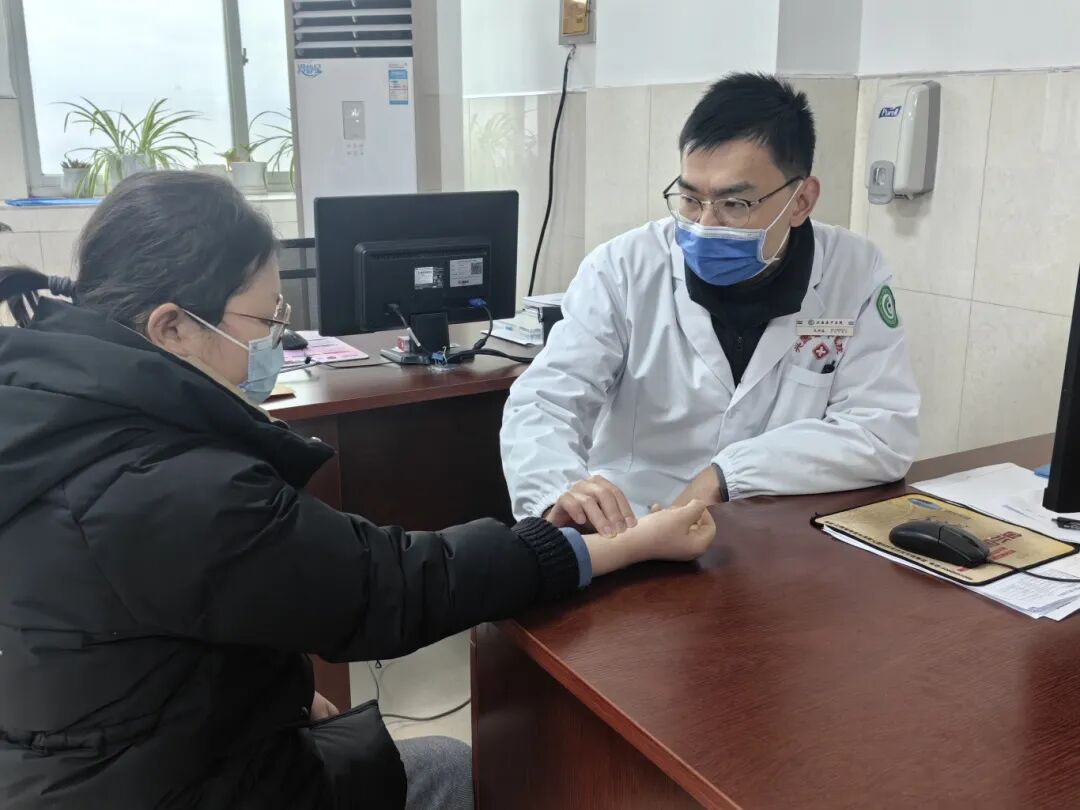 把脉看诊照片.jpg