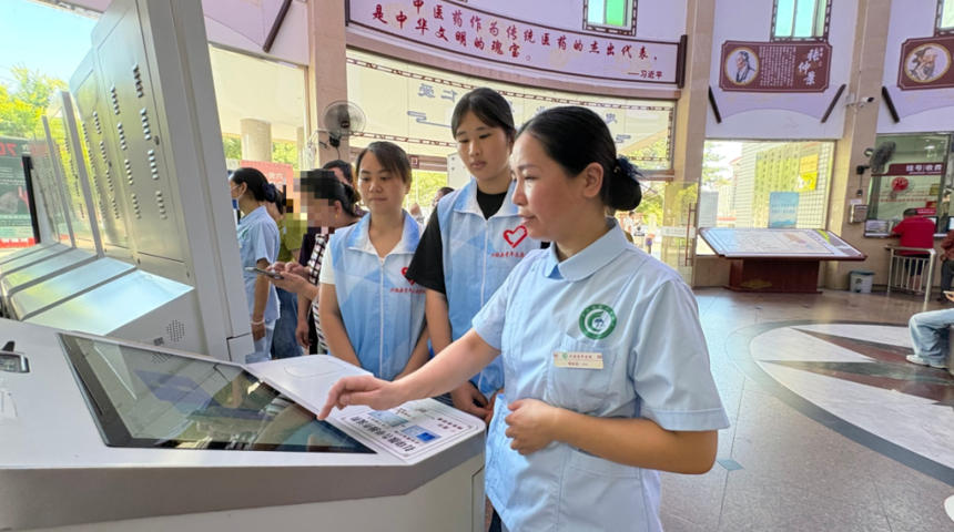 医路相伴，暖护银龄｜兴国县中医院、兴国县民政局联合打造老年友好型就医服务